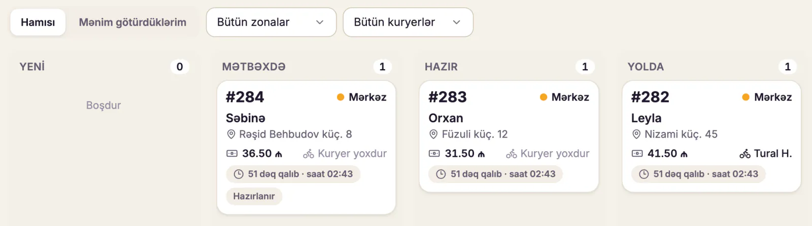 Dishment kassasında çatdırılma lövhəsi: yeni, mətbəxdə, hazır və yolda olan sifarişlər, zona, ünvan, məbləğ və kuryer
